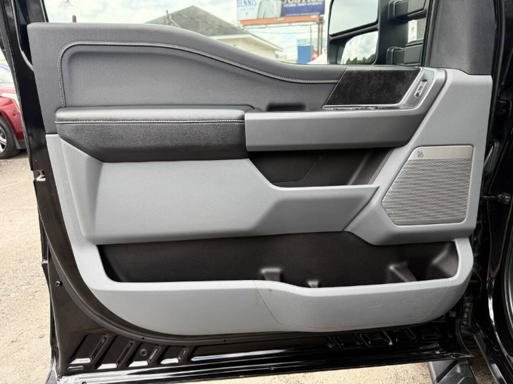 Photo 20 of this FORD F150 XLT