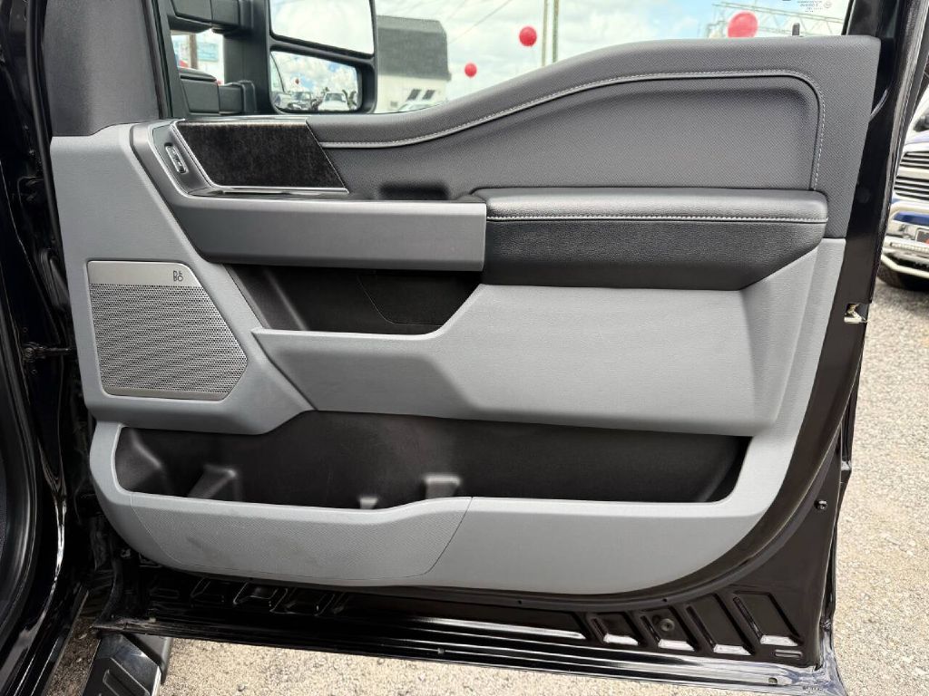 Photo 21 of this FORD F150 XLT