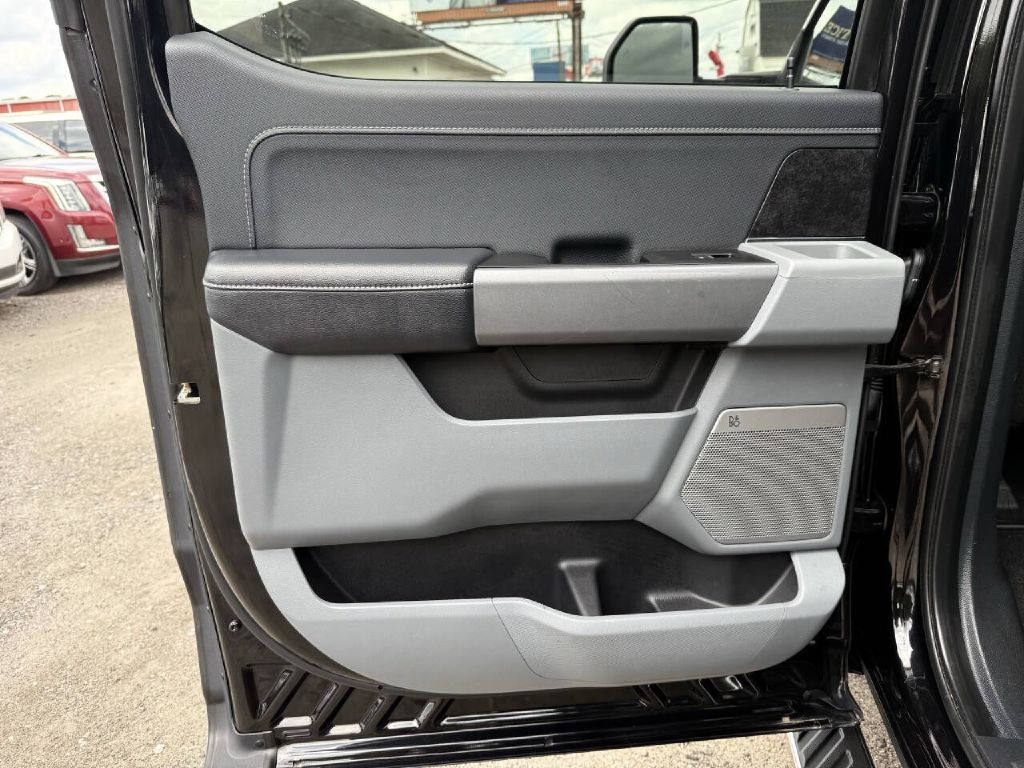 Photo 22 of this FORD F150 XLT