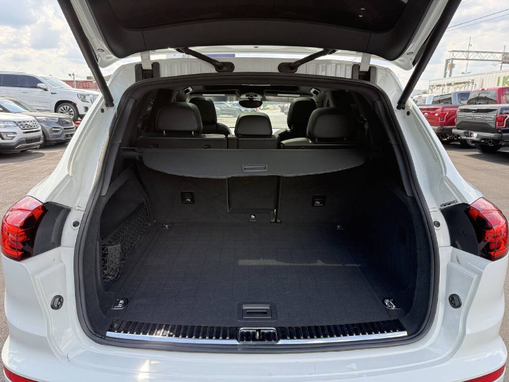 Photo 9 of this PORSCHE CAYENNE