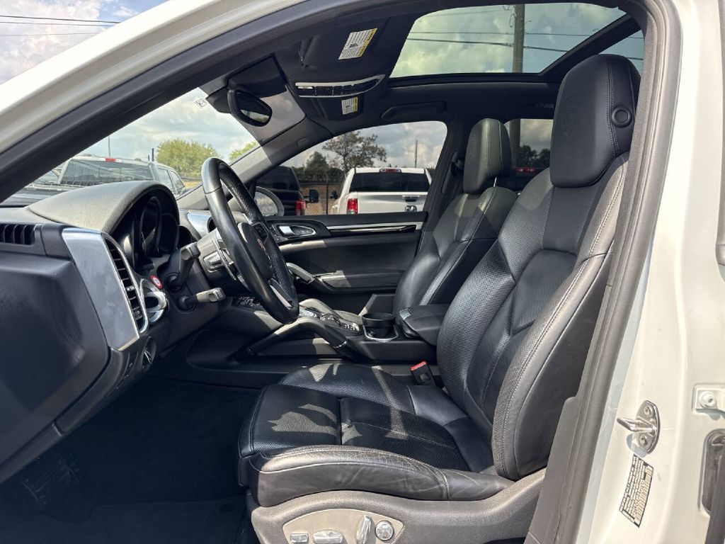 Photo 10 of this PORSCHE CAYENNE