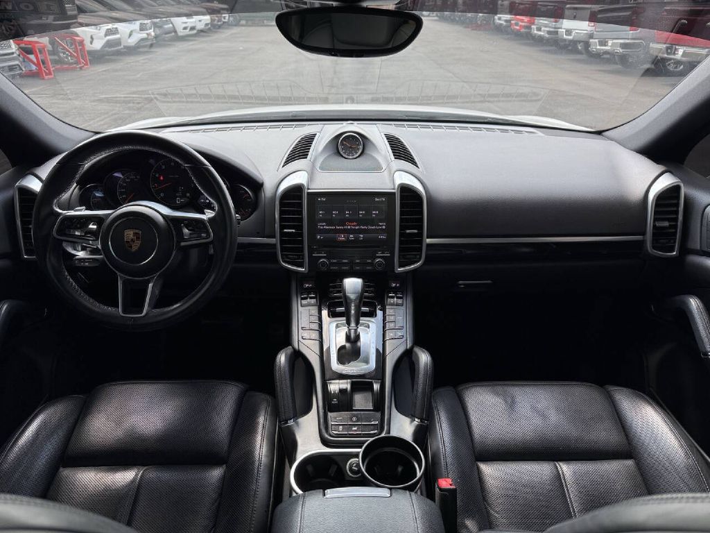 Photo 14 of this PORSCHE CAYENNE