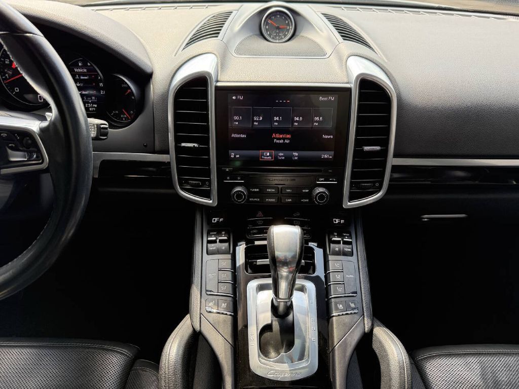 Photo 16 of this PORSCHE CAYENNE
