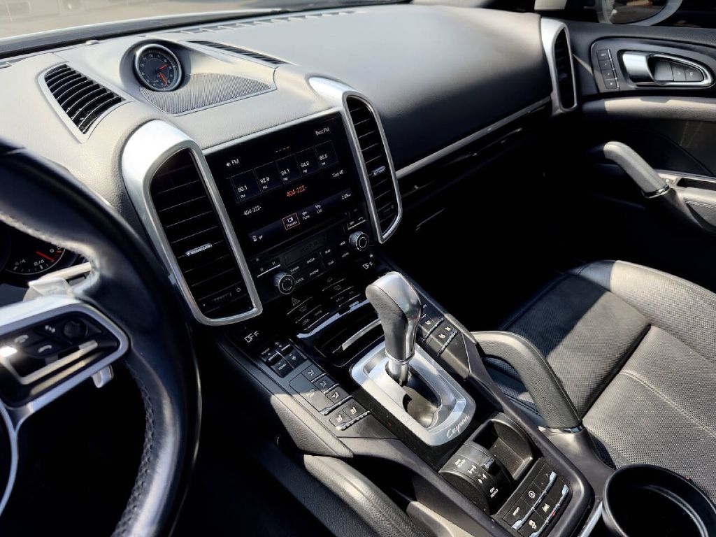 Photo 17 of this PORSCHE CAYENNE