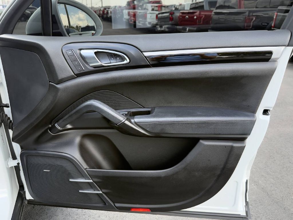 Photo 20 of this PORSCHE CAYENNE