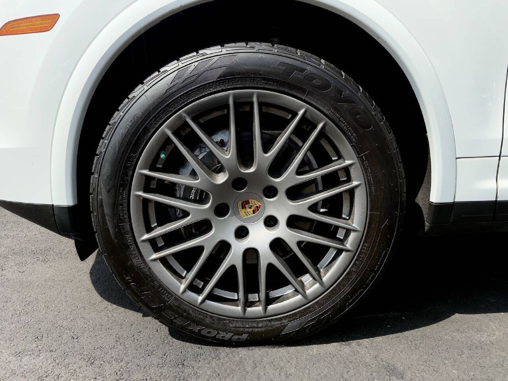 Photo 23 of this PORSCHE CAYENNE