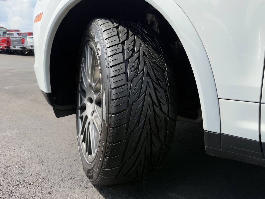 Photo 24 of this PORSCHE CAYENNE