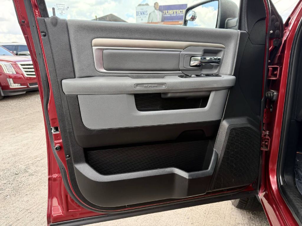 Photo 18 of this RAM 1500 SLT