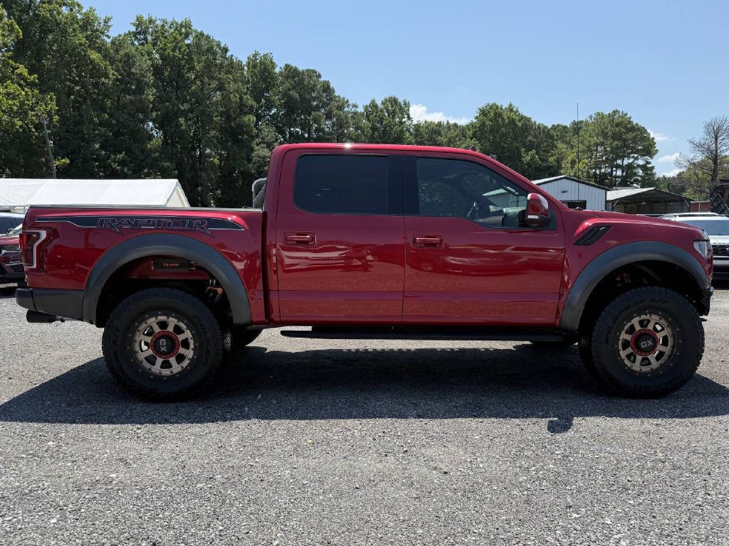 Photo 4 of this FORD F150 RAPTOR