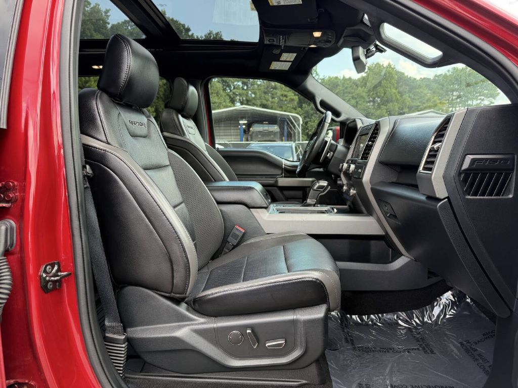 Photo 11 of this FORD F150 RAPTOR