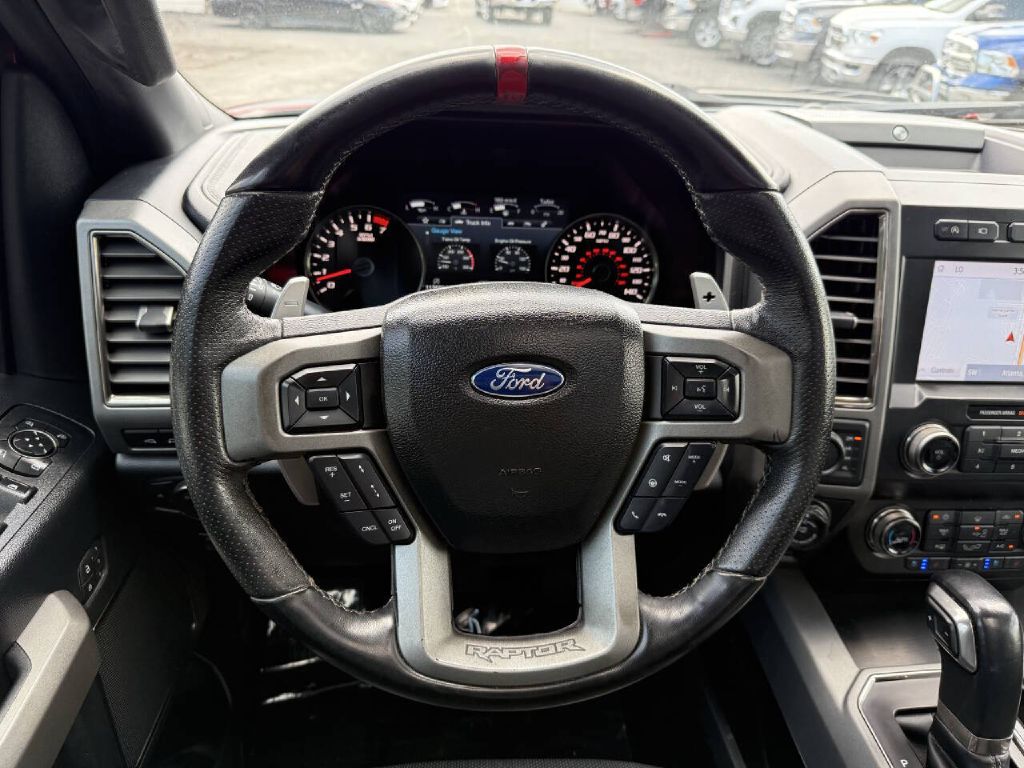 Photo 16 of this FORD F150 RAPTOR