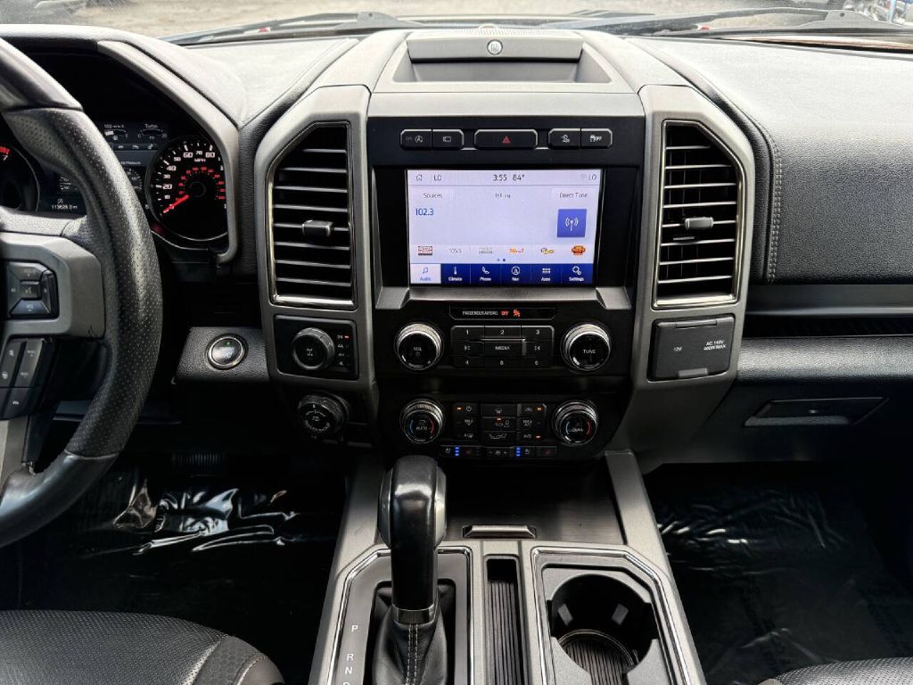 Photo 17 of this FORD F150 RAPTOR
