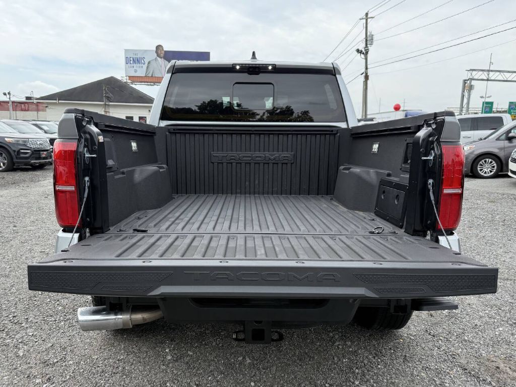 Photo 9 of this TOYOTA TACOMA LIMITED