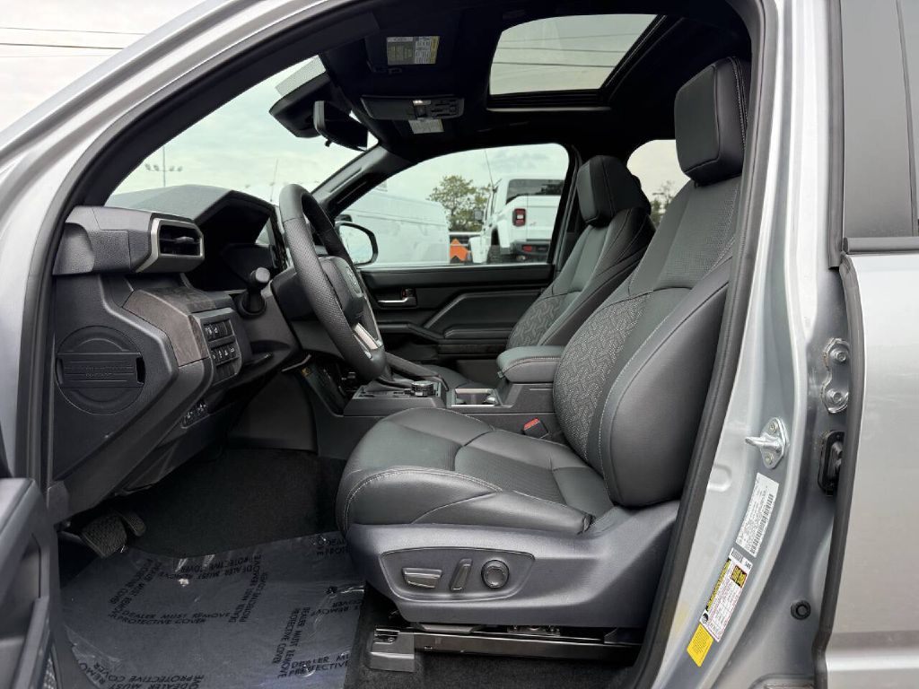 Photo 10 of this TOYOTA TACOMA LIMITED
