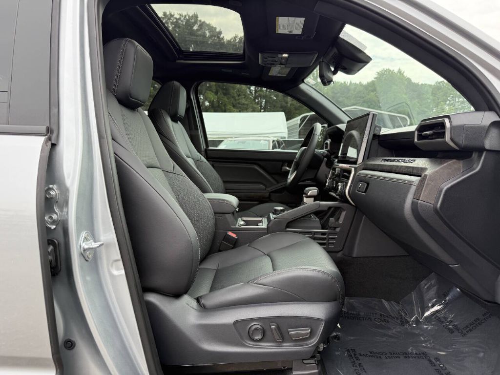 Photo 12 of this TOYOTA TACOMA LIMITED