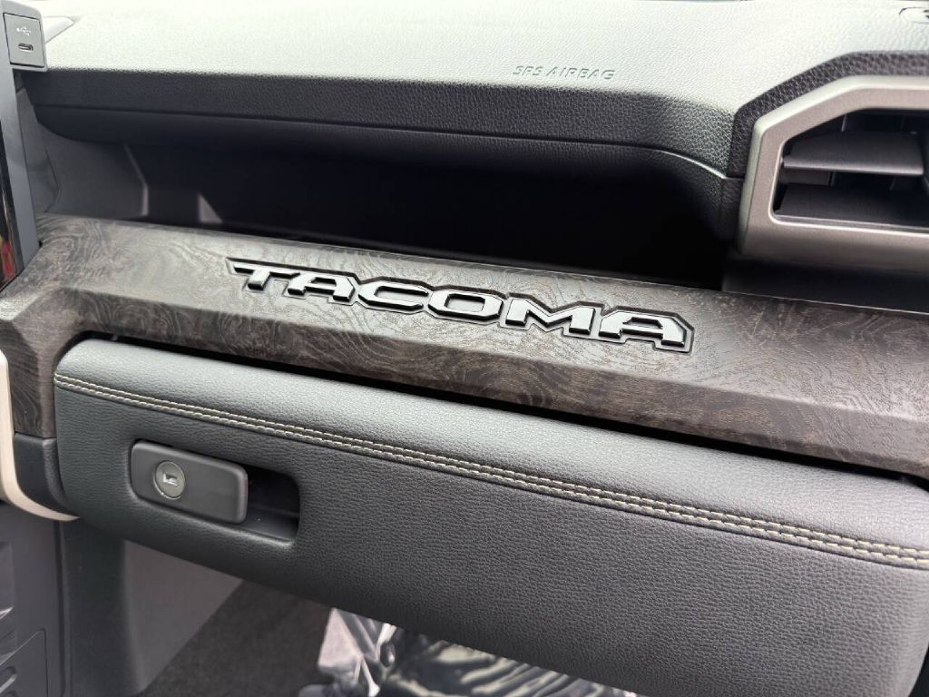 Photo 20 of this TOYOTA TACOMA LIMITED