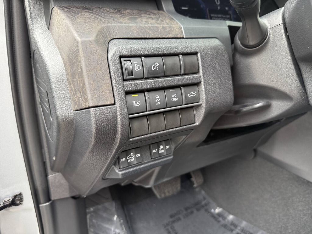 Photo 21 of this TOYOTA TACOMA LIMITED