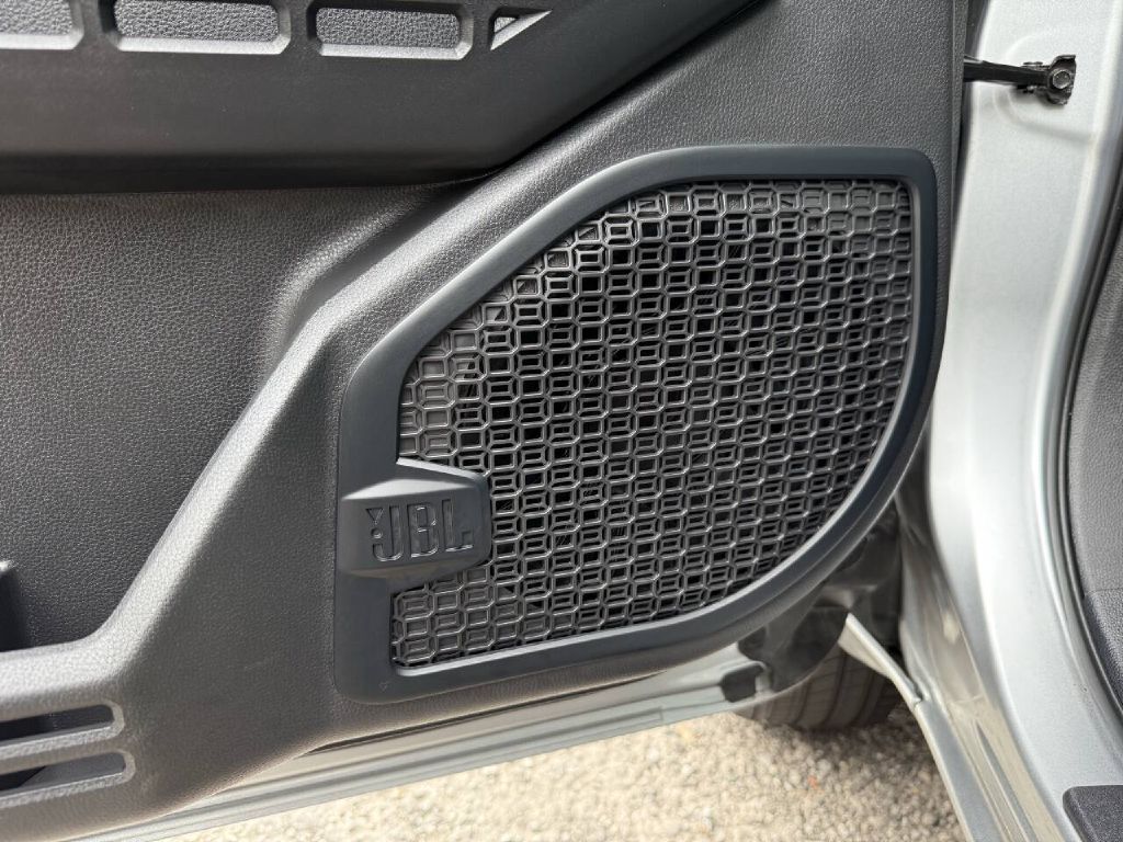 Photo 22 of this TOYOTA TACOMA LIMITED