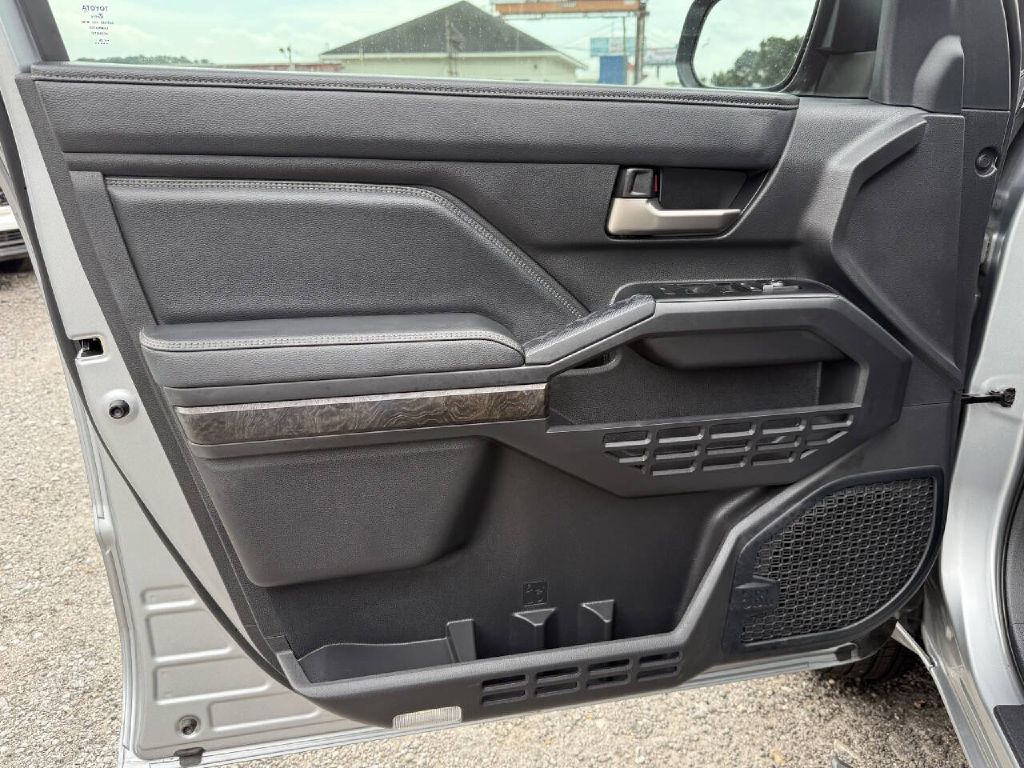 Photo 23 of this TOYOTA TACOMA LIMITED