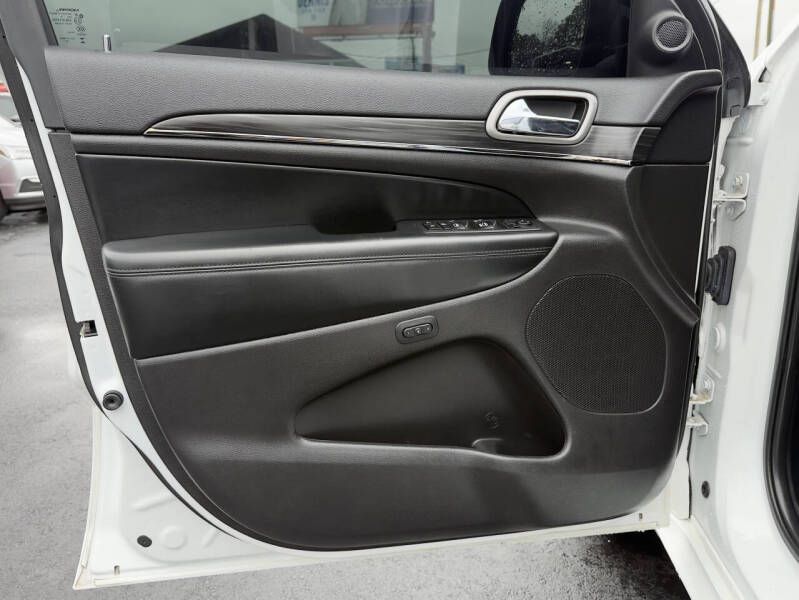 Photo 21 of this JEEP GRAND CHEROKEE