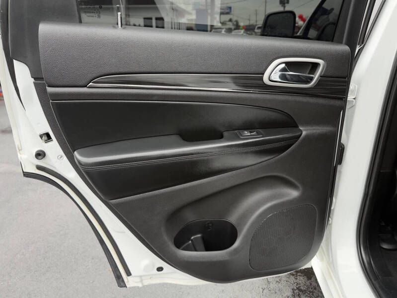 Photo 23 of this JEEP GRAND CHEROKEE