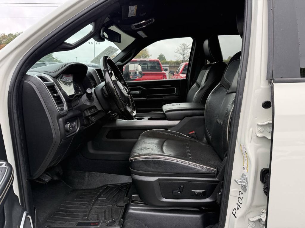 Photo 10 of this RAM 2500 LARAMIE