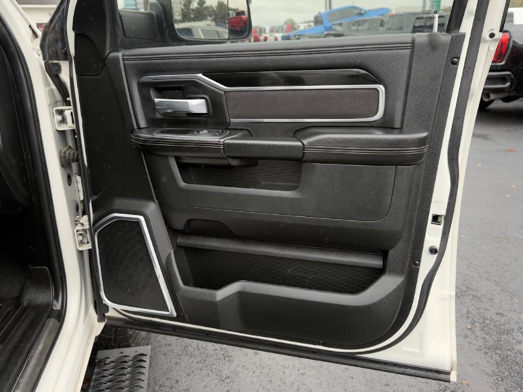 Photo 22 of this RAM 2500 LARAMIE