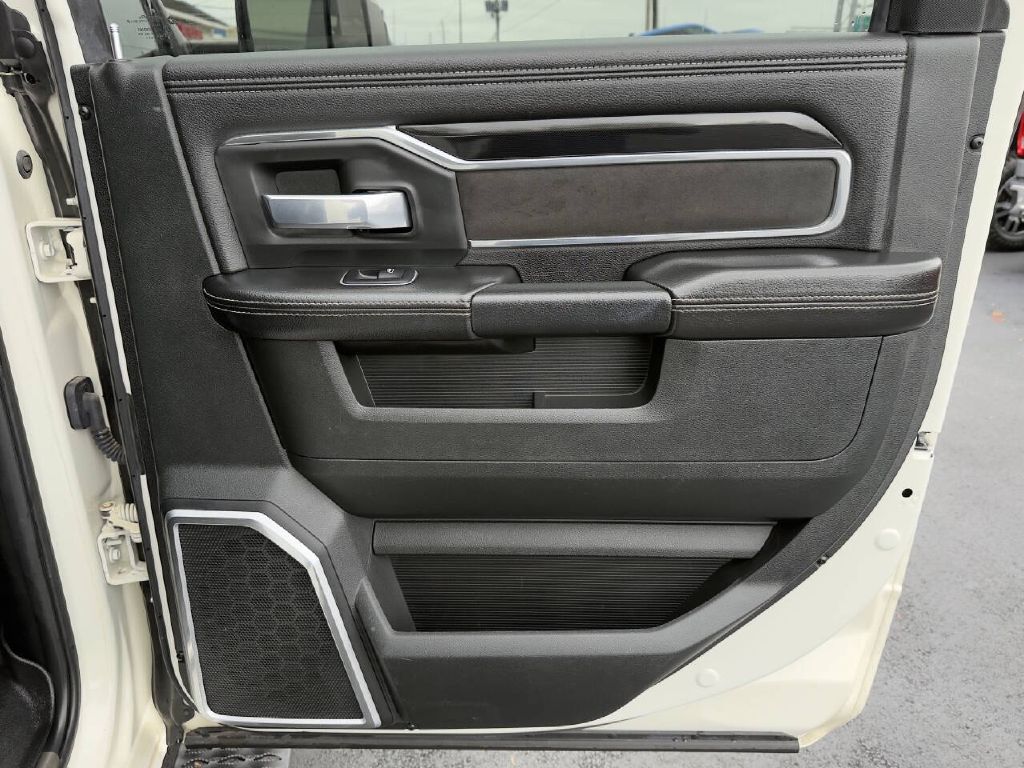 Photo 24 of this RAM 2500 LARAMIE