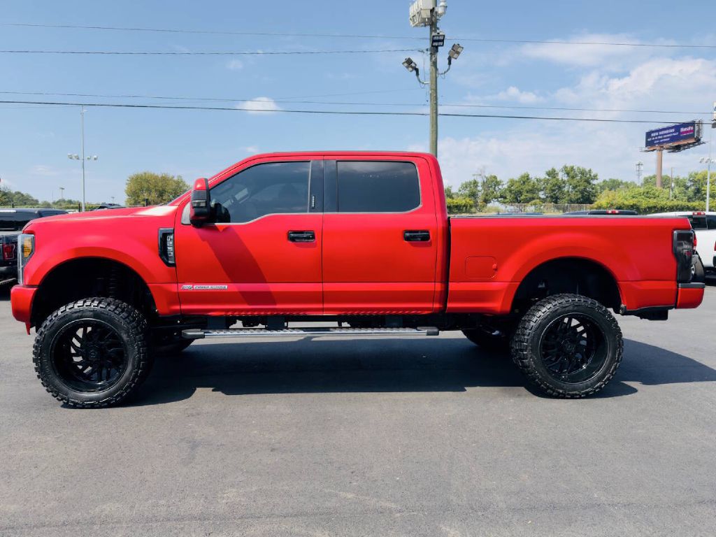 Photo 3 of this FORD F250 LARIAT