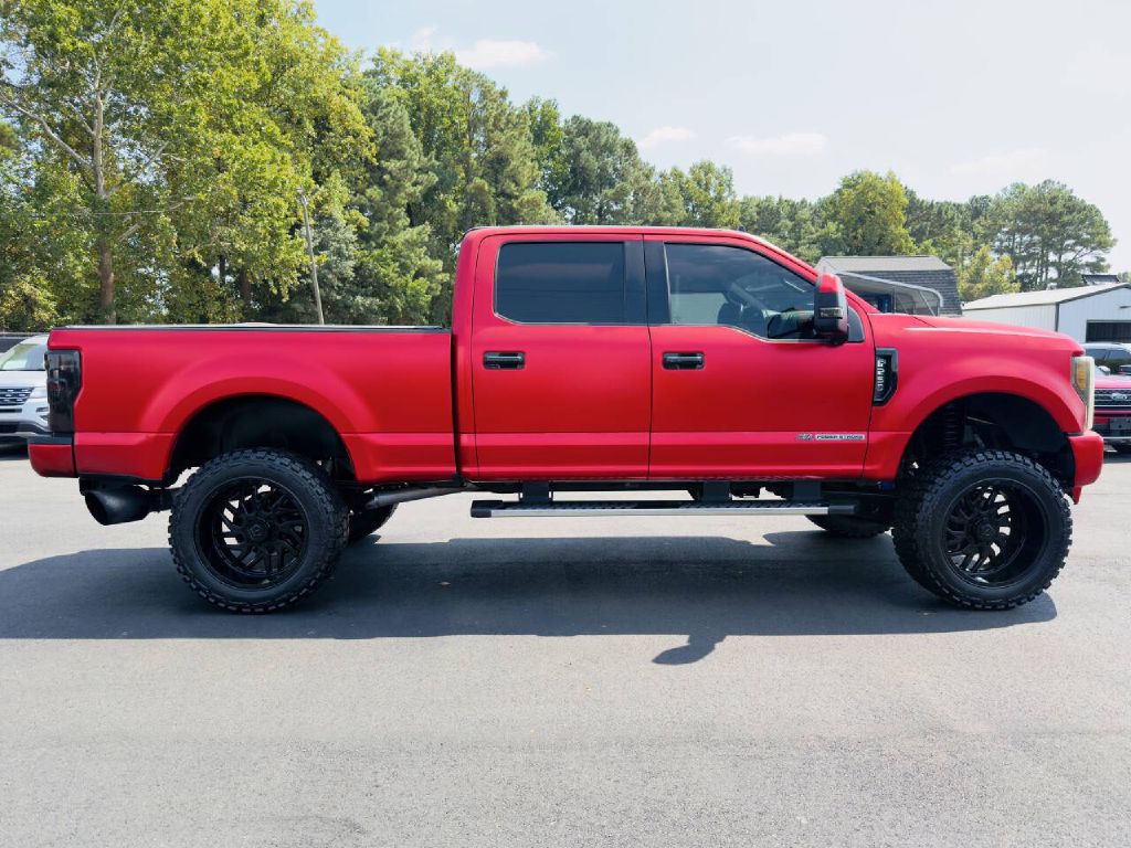 Photo 4 of this FORD F250 LARIAT