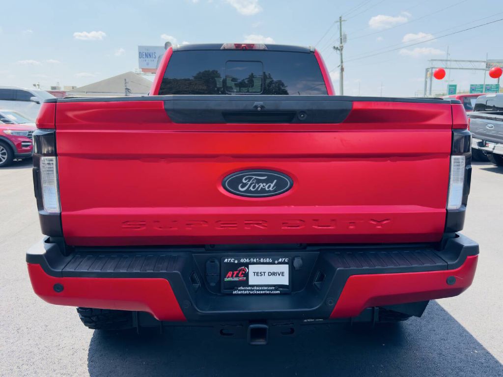 Photo 6 of this FORD F250 LARIAT