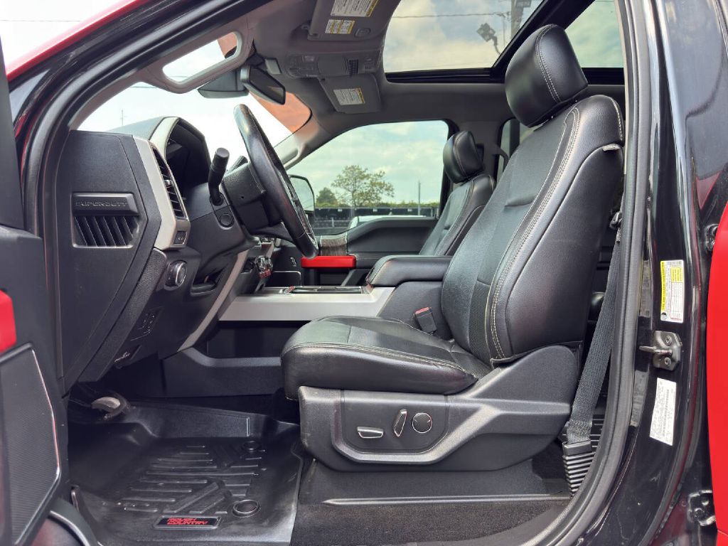 Photo 8 of this FORD F250 LARIAT