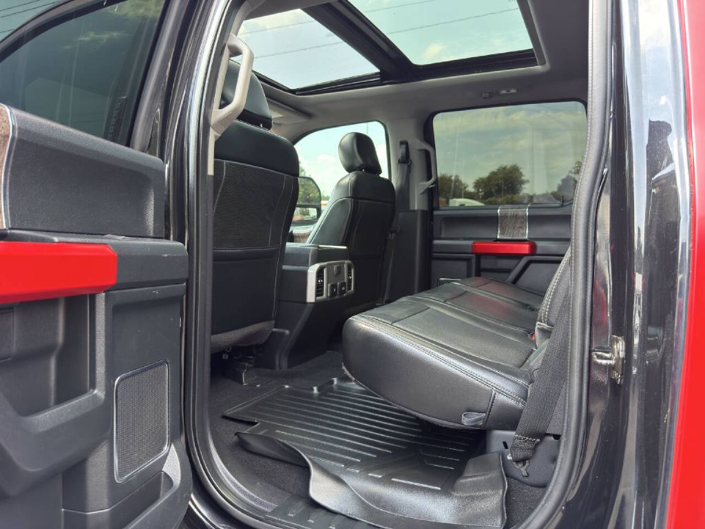 Photo 9 of this FORD F250 LARIAT