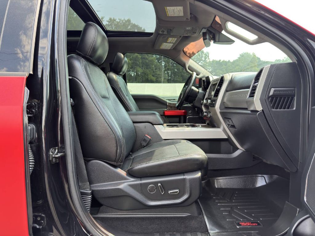 Photo 10 of this FORD F250 LARIAT