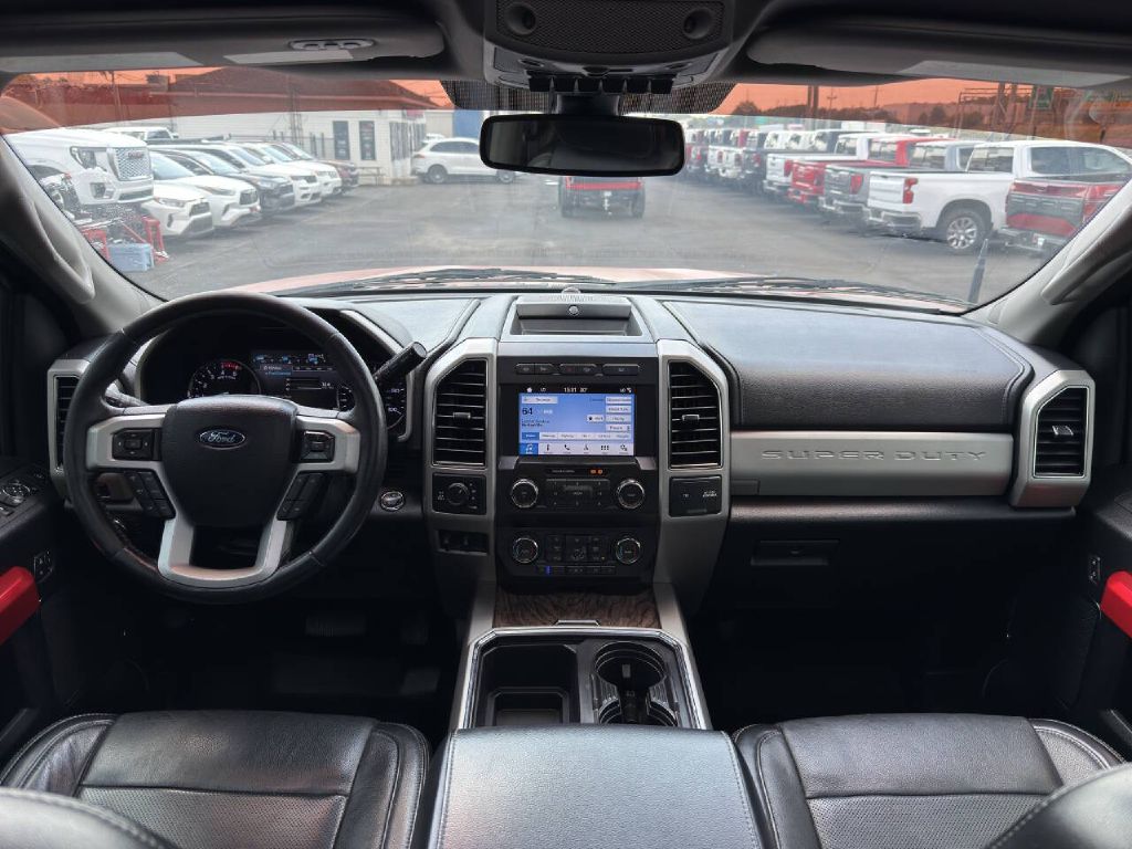 Photo 12 of this FORD F250 LARIAT