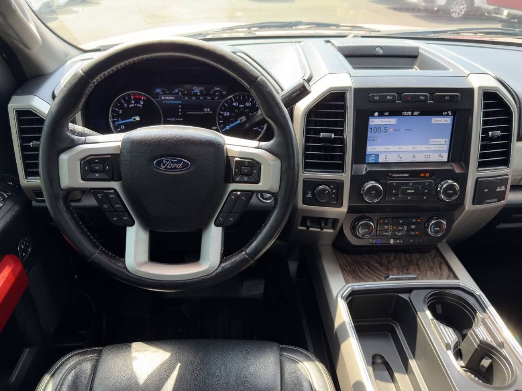 Photo 13 of this FORD F250 LARIAT