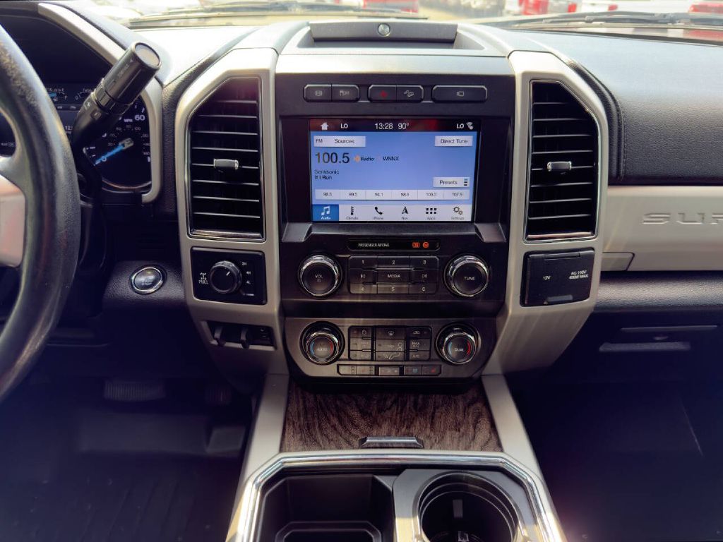 Photo 15 of this FORD F250 LARIAT
