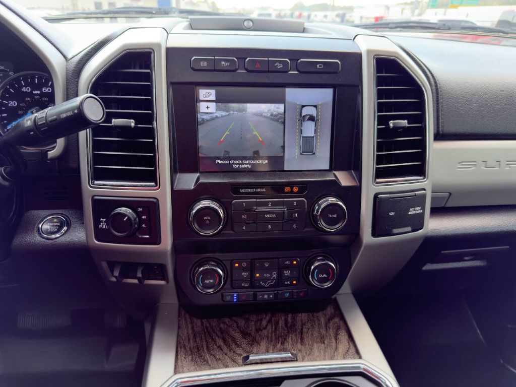 Photo 16 of this FORD F250 LARIAT
