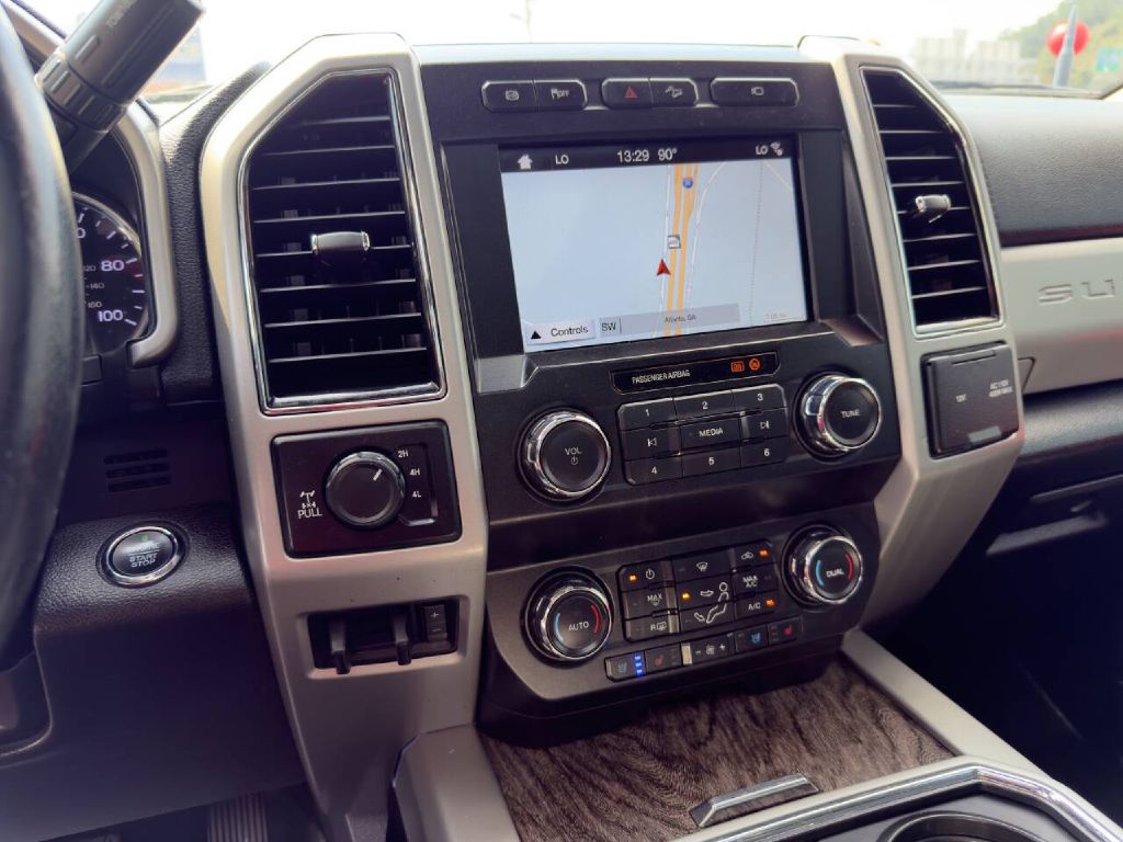 Photo 17 of this FORD F250 LARIAT