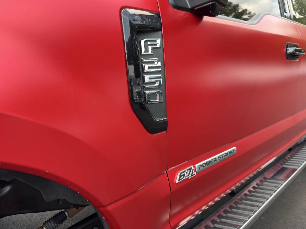 Photo 23 of this FORD F250 LARIAT