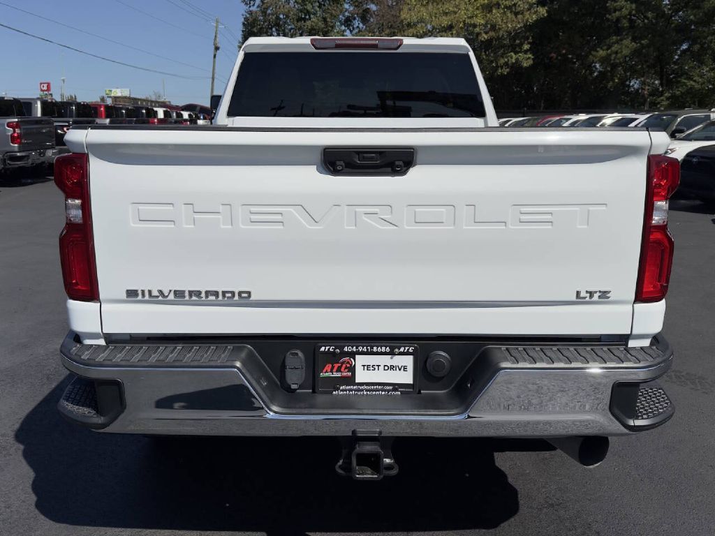 Photo 7 of this CHEVROLET SILVERADO 2500