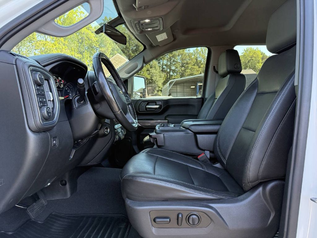 Photo 9 of this CHEVROLET SILVERADO 2500
