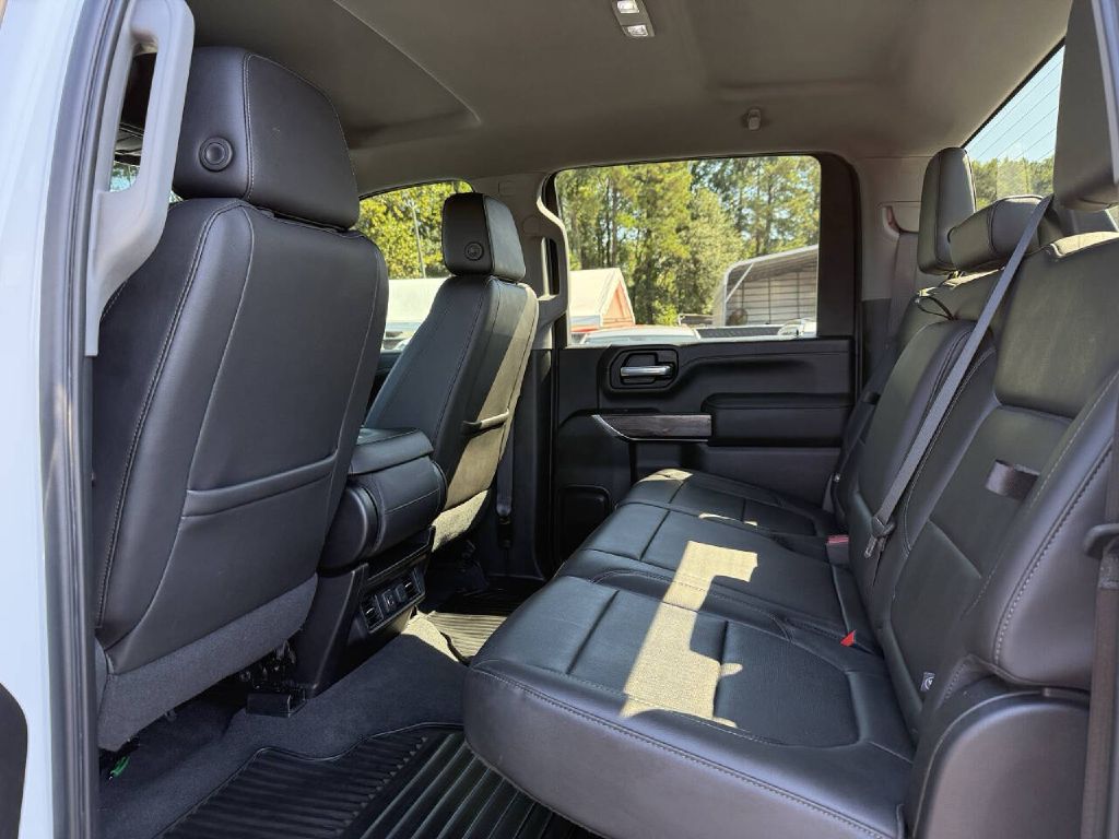 Photo 10 of this CHEVROLET SILVERADO 2500