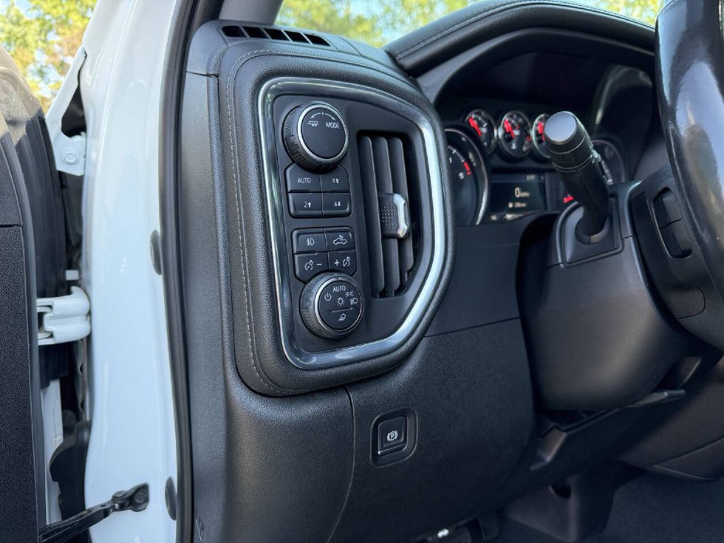 Photo 18 of this CHEVROLET SILVERADO 2500
