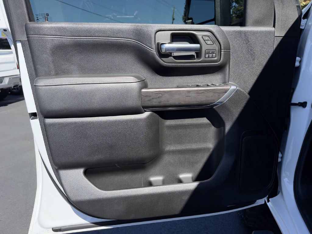 Photo 19 of this CHEVROLET SILVERADO 2500
