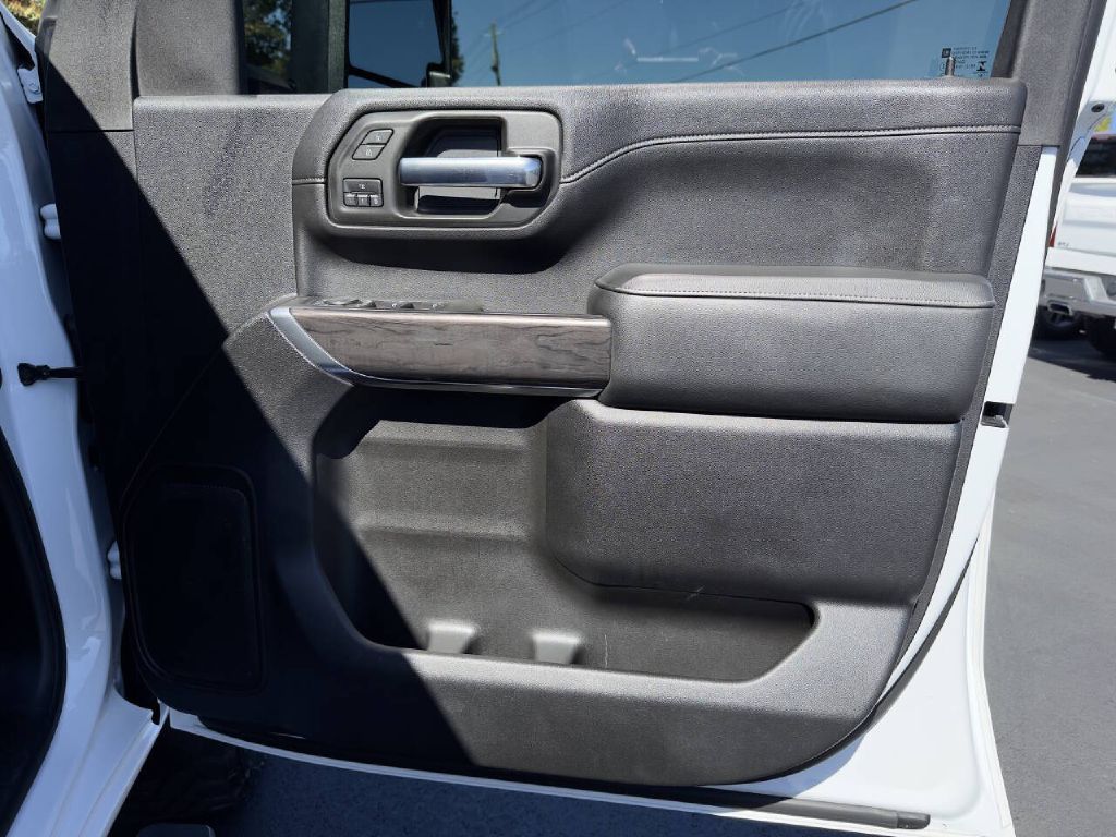 Photo 20 of this CHEVROLET SILVERADO 2500
