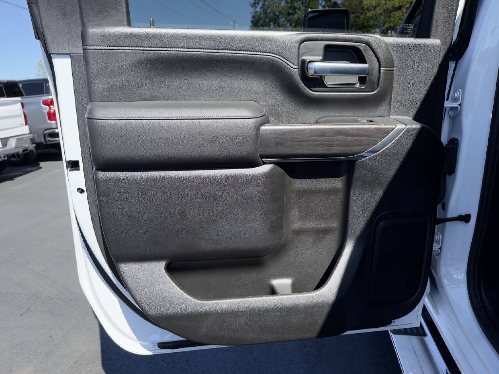 Photo 21 of this CHEVROLET SILVERADO 2500