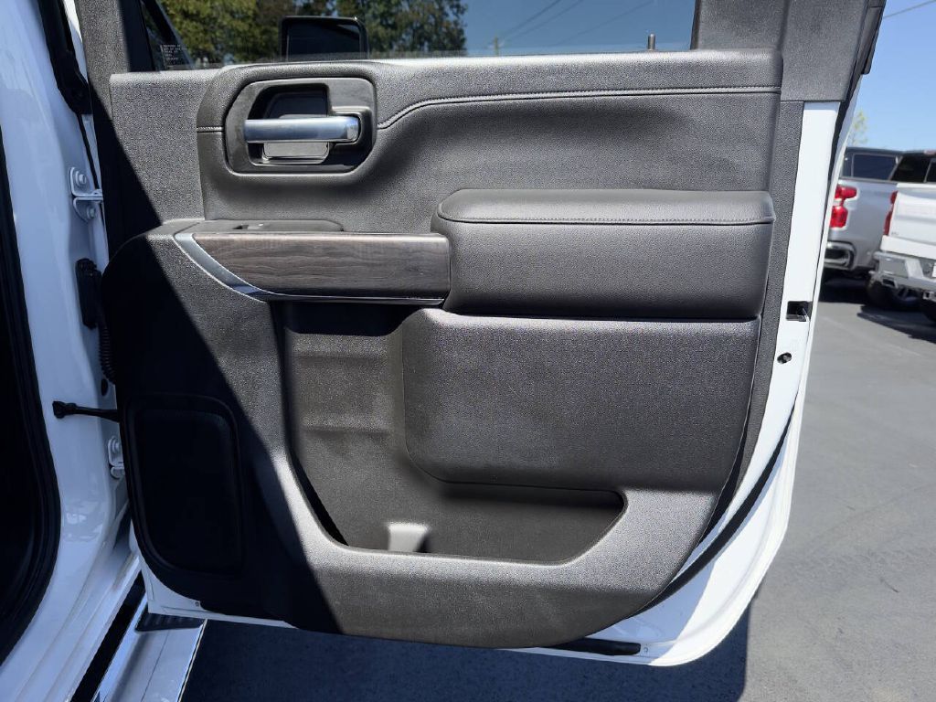 Photo 22 of this CHEVROLET SILVERADO 2500