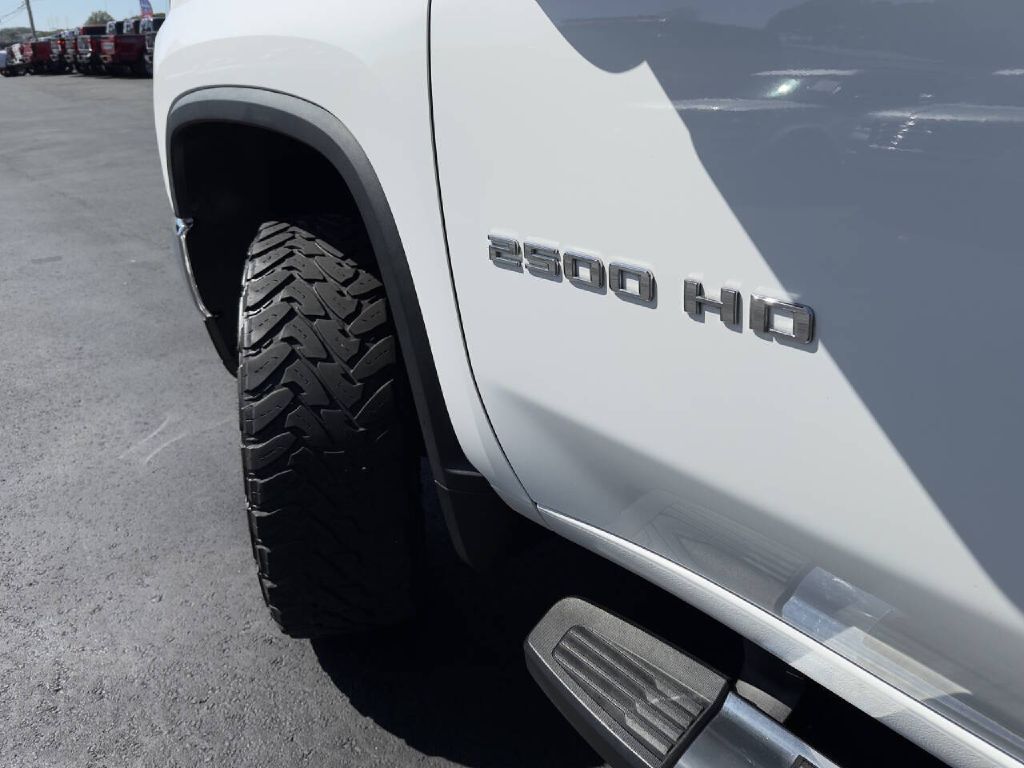 Photo 24 of this CHEVROLET SILVERADO 2500