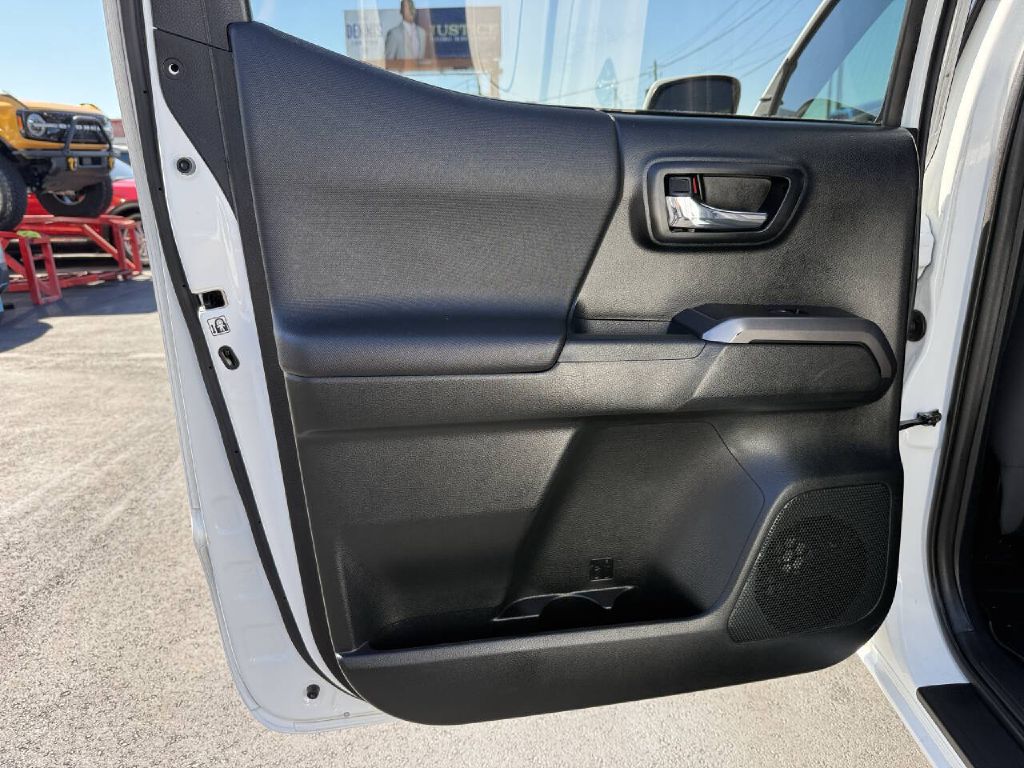 Photo 19 of this TOYOTA TACOMA TRD